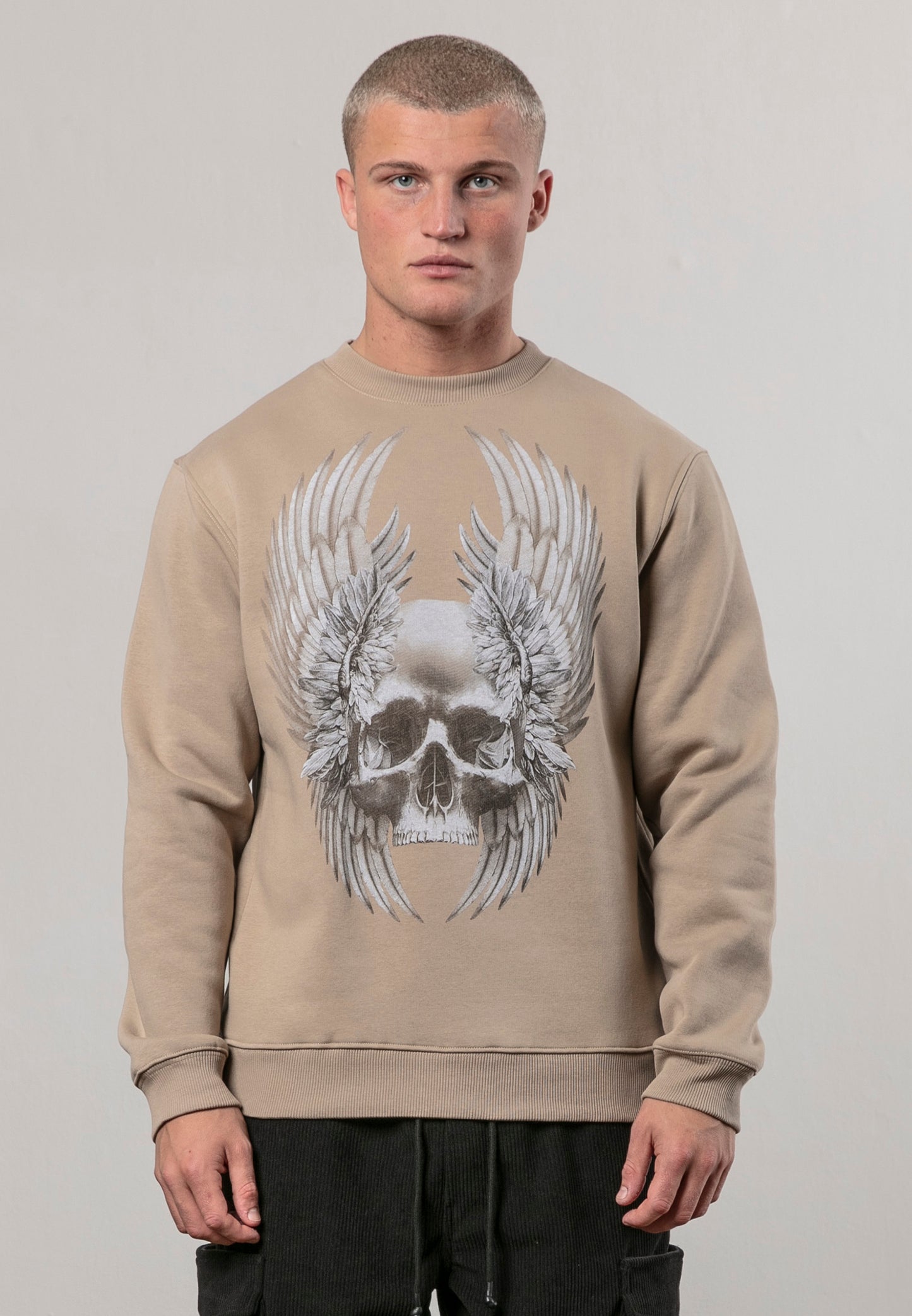 Sudadera cuello caja Religion wings skull