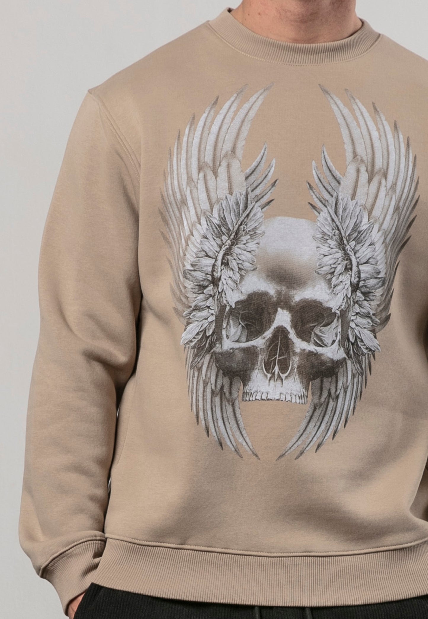 Sudadera cuello caja Religion wings skull