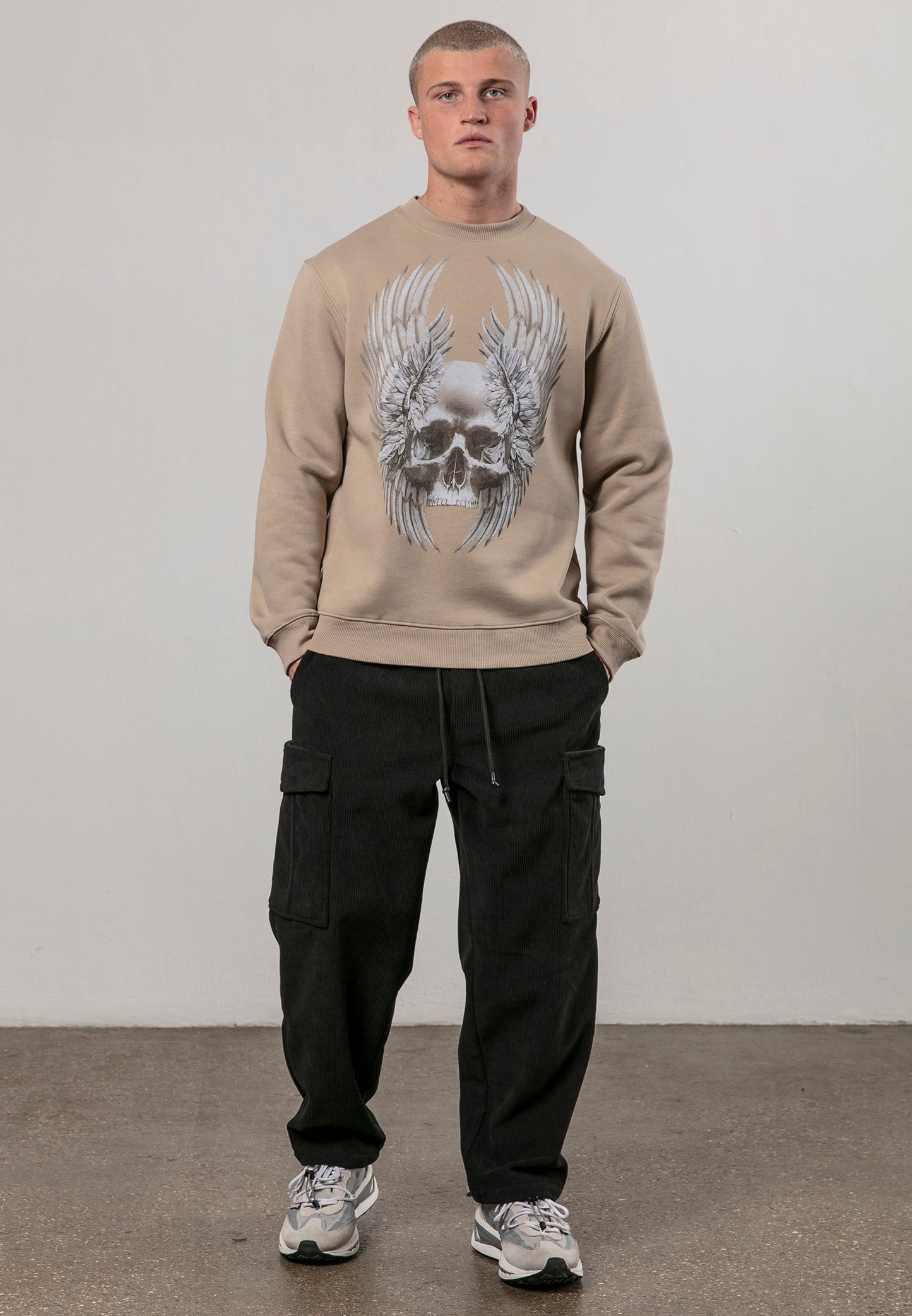 Sudadera cuello caja Religion wings skull
