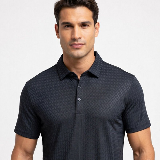 Hombre con ropa de tejido técnico elegante de Indómito 108