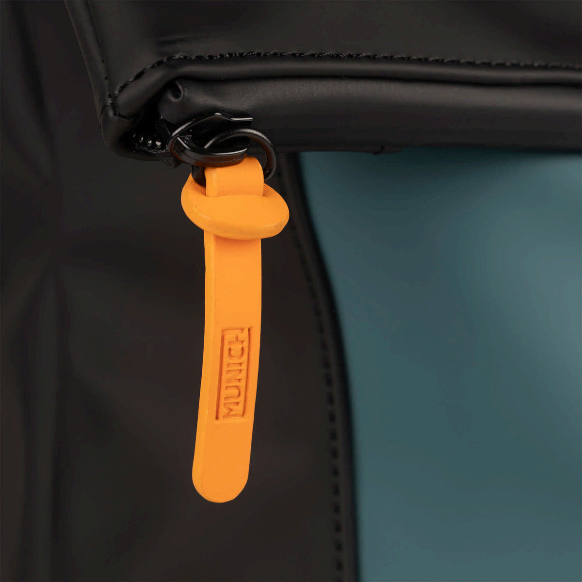 Mochila Urbana Impermeable Ergónoma con Acolchado Trasero CITY BACKPACK ORANGE/GREE