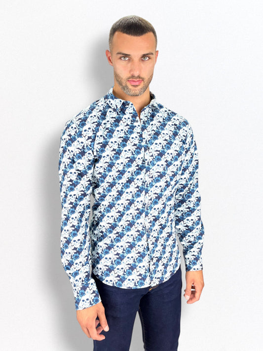 Camisa slim fit de hombre con estampado de calaveras en algodón y elastano